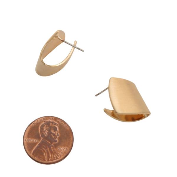 BRUSHED METAL EARRING