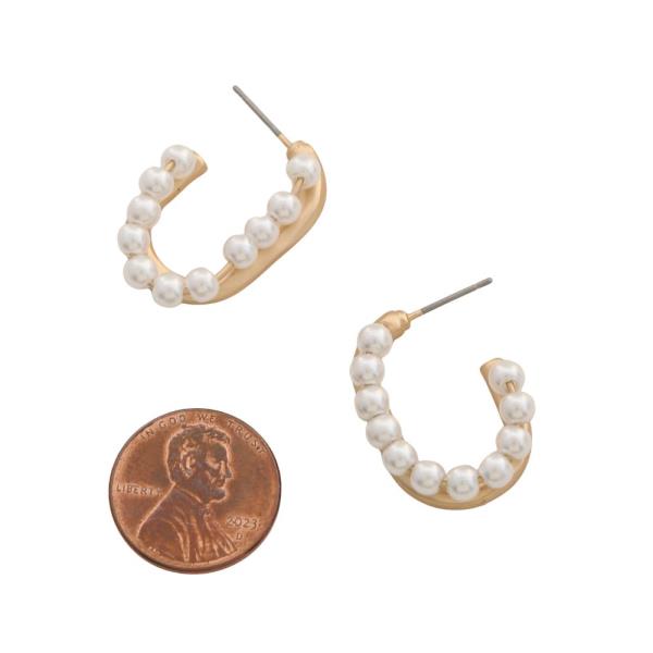 PEARL BEAD METAL OPEN OVAL EARRING