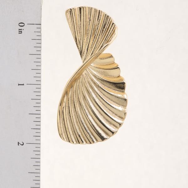 LINED METAL TWISTED EARRING