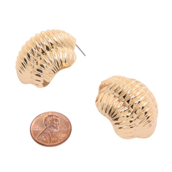 LINED METAL CURVE EARRING