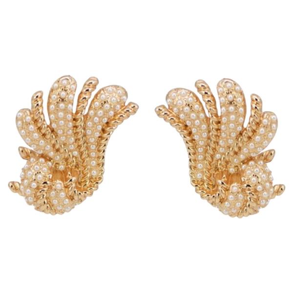 METAL PEARL FAN STUD EARRING