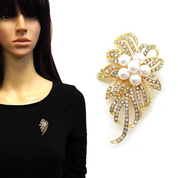 RHINESTONE AND PEARL FLOWER BROOCH