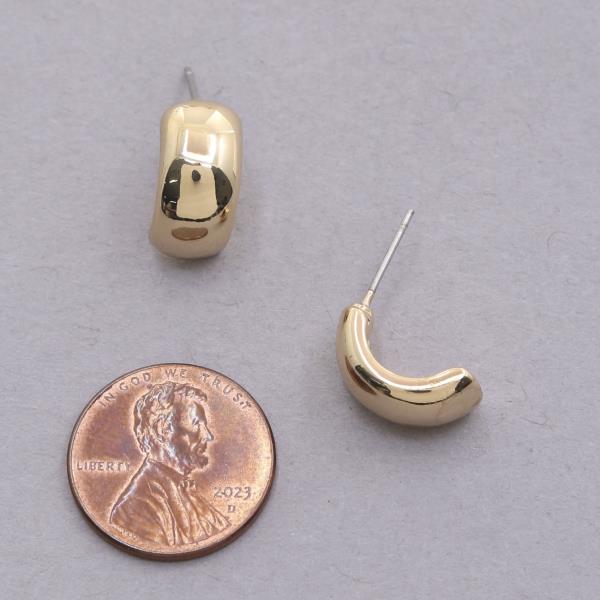 SODAJO CURVE METAL GOLD DIPPED EARRING