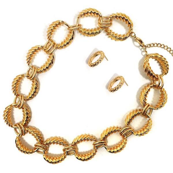 TEXTURED METAL LARGE ROUND LINK NECKLACE EARRING SET