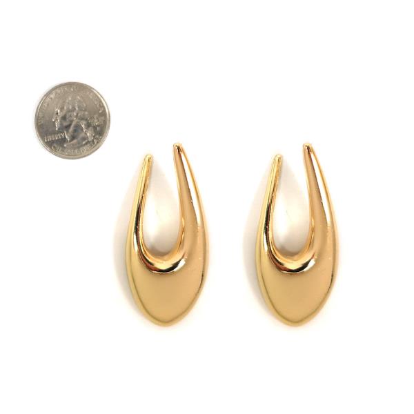 TEXTURED METAL TEARDROP STUD EARRING