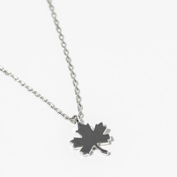 GOLD DIPPED MAPLE LEAF PENDANT NECKLACE
