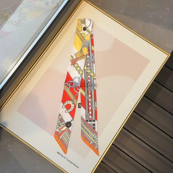 CHAIN BUCKLE ICON PRINT SILKY TWILLY SCARF