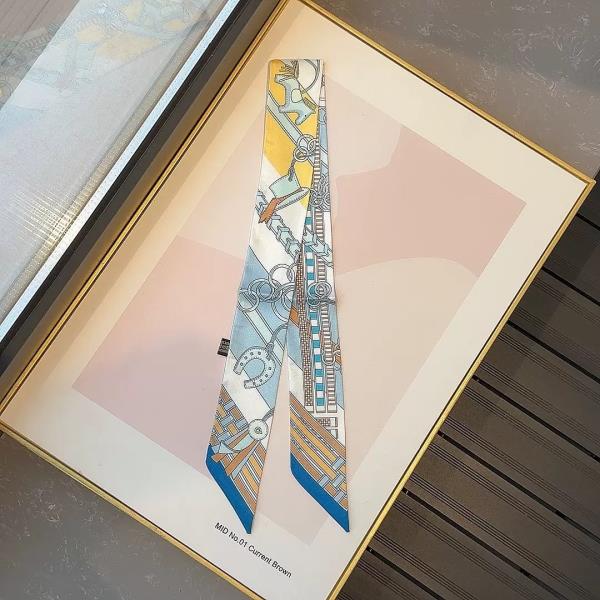 CHAIN BUCKLE ICON PRINT SILKY TWILLY SCARF