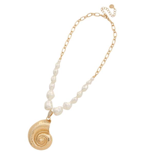 SEASHELL PENDANT PEARL BEAD NECKLACE
