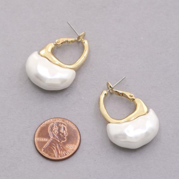 PEARL BEAD HOOP METAL EARRING