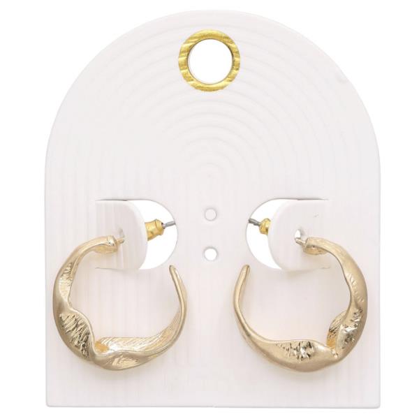 BENT METAL OPEN HOOP EARRING