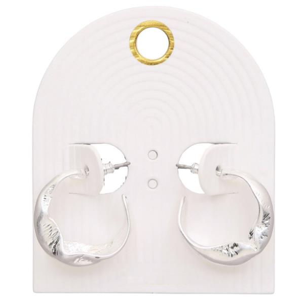 BENT METAL OPEN HOOP EARRING