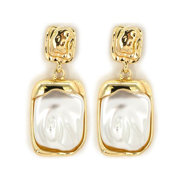 TEXTURED METAL RECTANGLE FRAME PEARL DANGLE EARRINGS