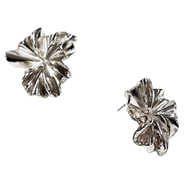 TEXTURED METAL FLORAL STUD EARRING