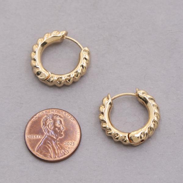 TEXTURED EDGE HOOP EARRING