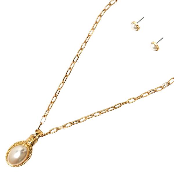 OVAL PEARL PENDANT METAL NECKLACE