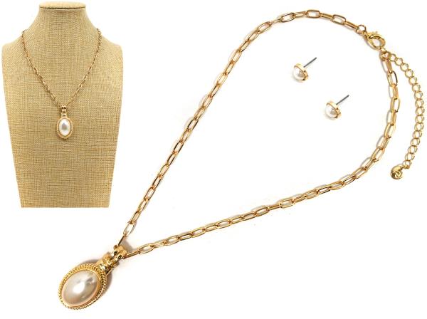OVAL PEARL PENDANT METAL NECKLACE