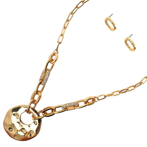 ROUND METAL PENDANT OVAL LINK NECKLACE