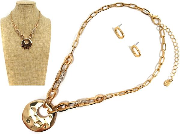 ROUND METAL PENDANT OVAL LINK NECKLACE