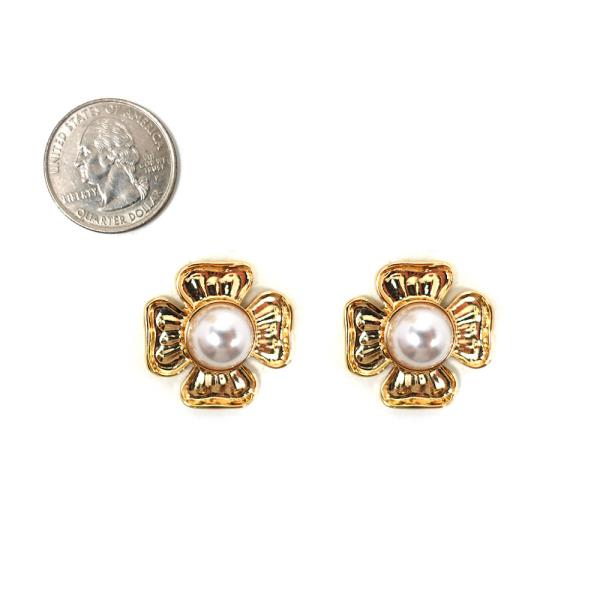 METAL PEARL FLORAL STUD EARRING