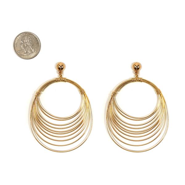 LAYERED ROUND DANGLE EARRING