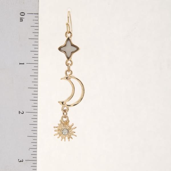 MOON STAR LINK DANGLE METAL EARRING