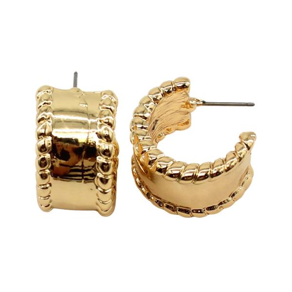 WIDE TEXTURED EDGE OPEN HOOP EARRING