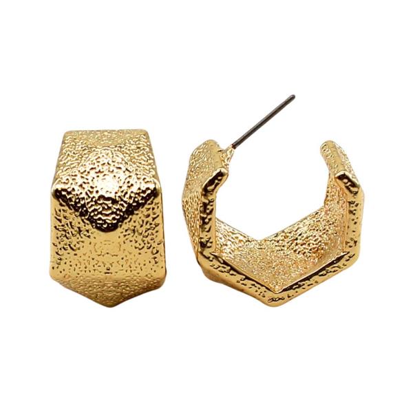 TEXTURED HEXAGON SHAPE METAL EARRING