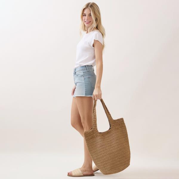 ROUND BOTTOM HANDMADE STRAP WOVEN STRAW TOTE BAG
