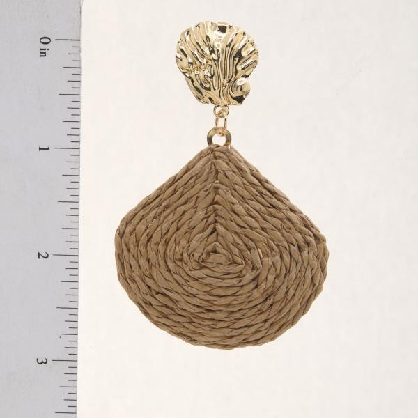 RAFFIA METAL ACCENT DANGLE EARRING