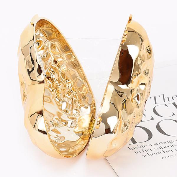 METALLIC ACRYLIC CLUTCH