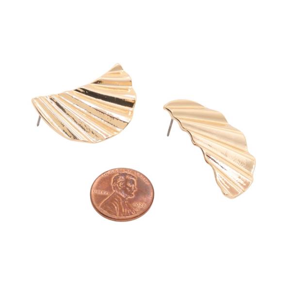 RIBBON METAL DANGLE EARRING