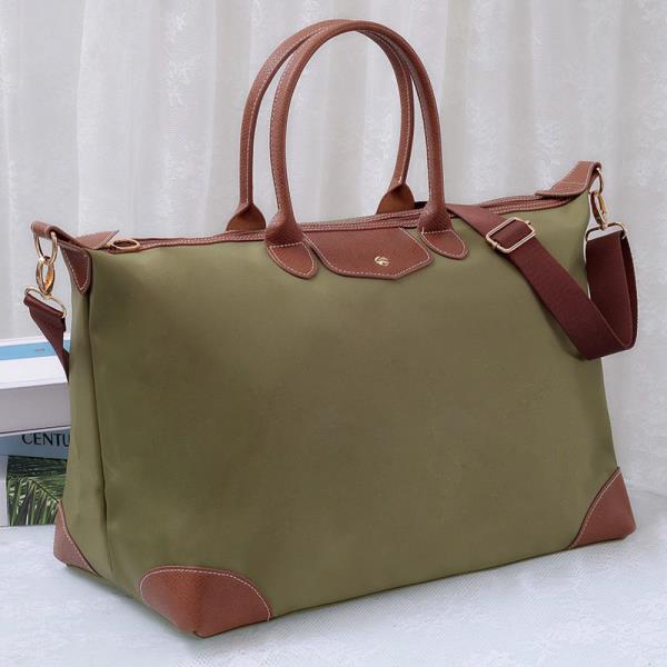 TRIM WEEKENDER TOTE SPACIOUS ZIP TOP SHOULDER STRAP DESIGN