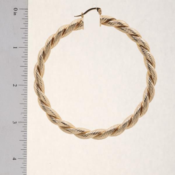 TWIST METAL HOOP EARRING