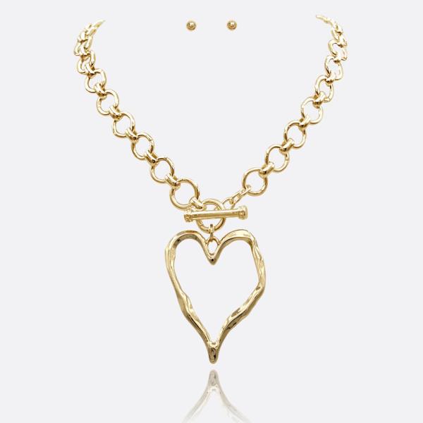 CUTOUT HEART PENDANT TOGGLE NECKLACE