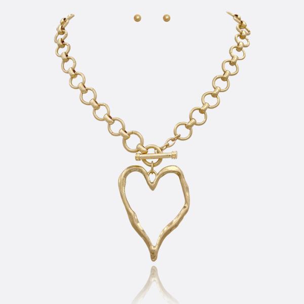 CUT OUT HEART PENDANT TOGGLE WATER RESISTANT NECKLACE SET