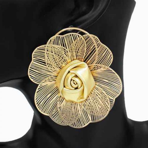 TEXTURED METAL FLOWER STUD EARRING