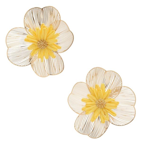 RAFFIA WIRE FLOWER METAL EARRING