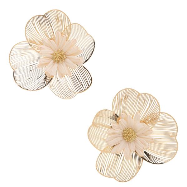 RAFFIA WIRE FLOWER METAL EARRING