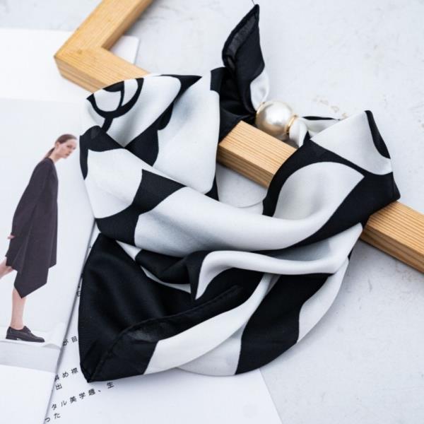 BOLD ABSTRACT STRIPE PATTERN SILKY BANDANA NECK SCARF