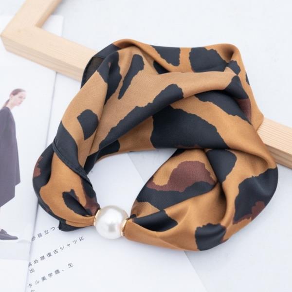 LEOPARD ANIMAL PRINT PATTERN SILKY BANDANA NECK SCARF