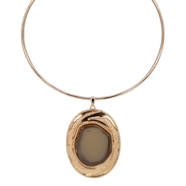 METAL OVAL FRAME PENDANT NECKLACE