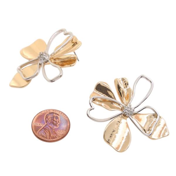SODAJO TWO TONE FLOWER EARRING