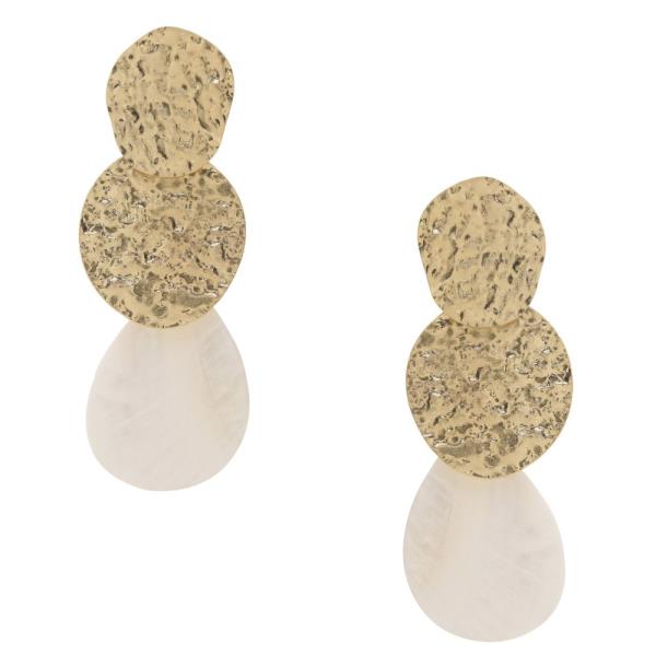 HAMMERED METAL ROUND MOTHER OF PEARL LINK DAGLE EARRING