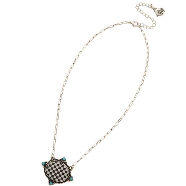 CHECKERED PATTERN OVAL PENDANT NECKLACE