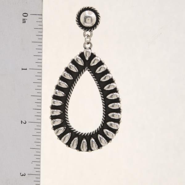 TEARDROP METAL DANGLE EARRING