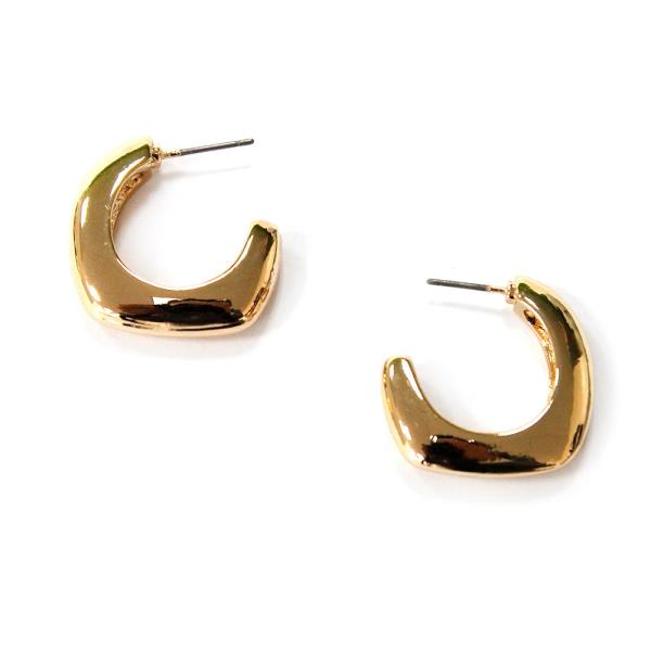 ORGANIC CURVED METAL BOLD HOOP EARRING
