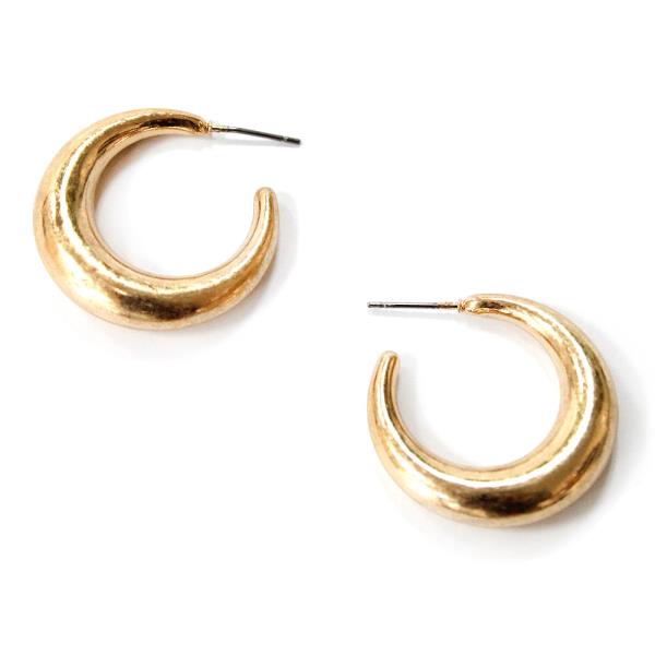 SMOOTH POLISHED METAL BOLD HOOP EARRING