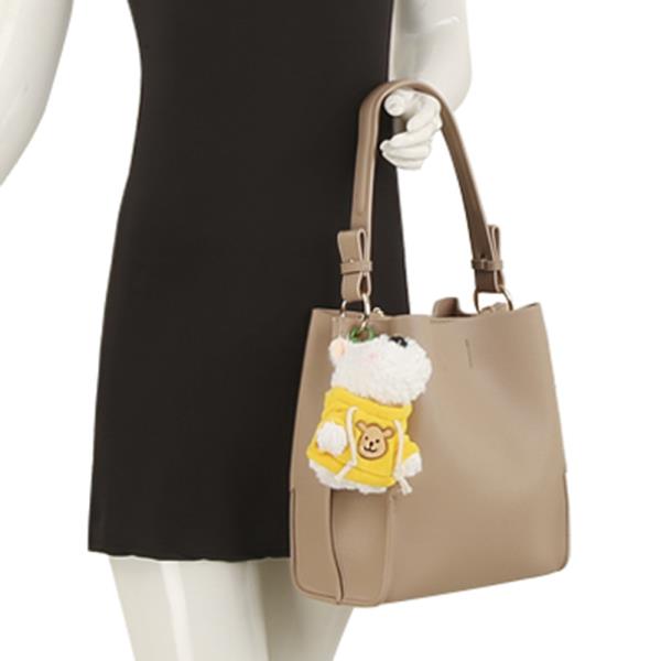 PLAIN HANDLE BAG W DOLL KEYCHAIN