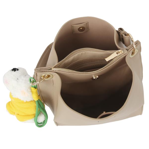 PLAIN HANDLE BAG W DOLL KEYCHAIN